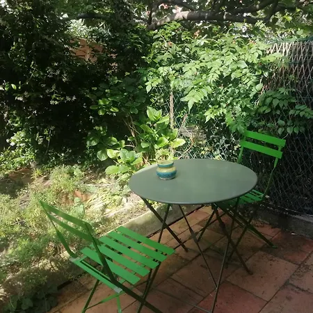 Avec Jardin Apartment